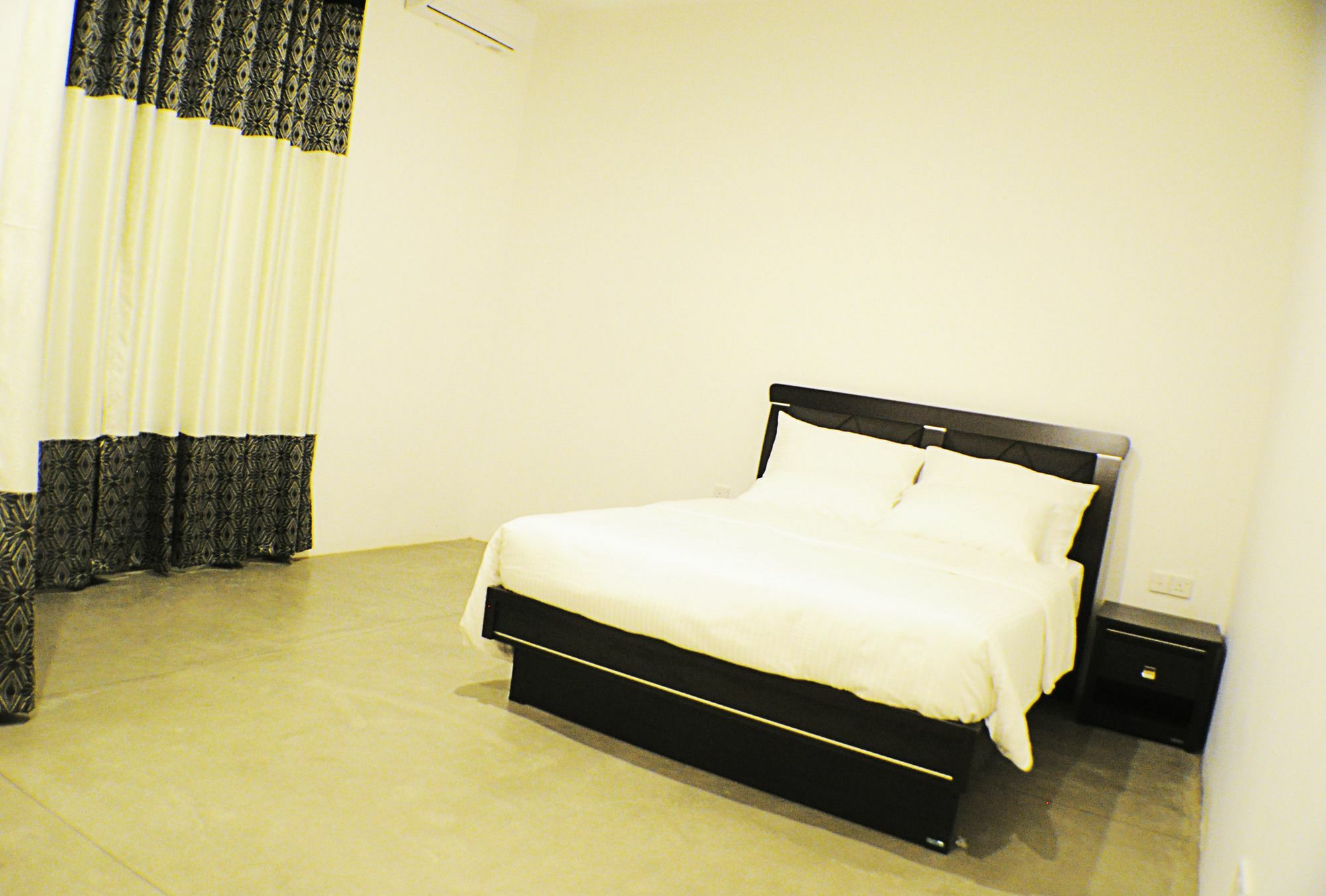 M&M Residence Kandy Esterno foto