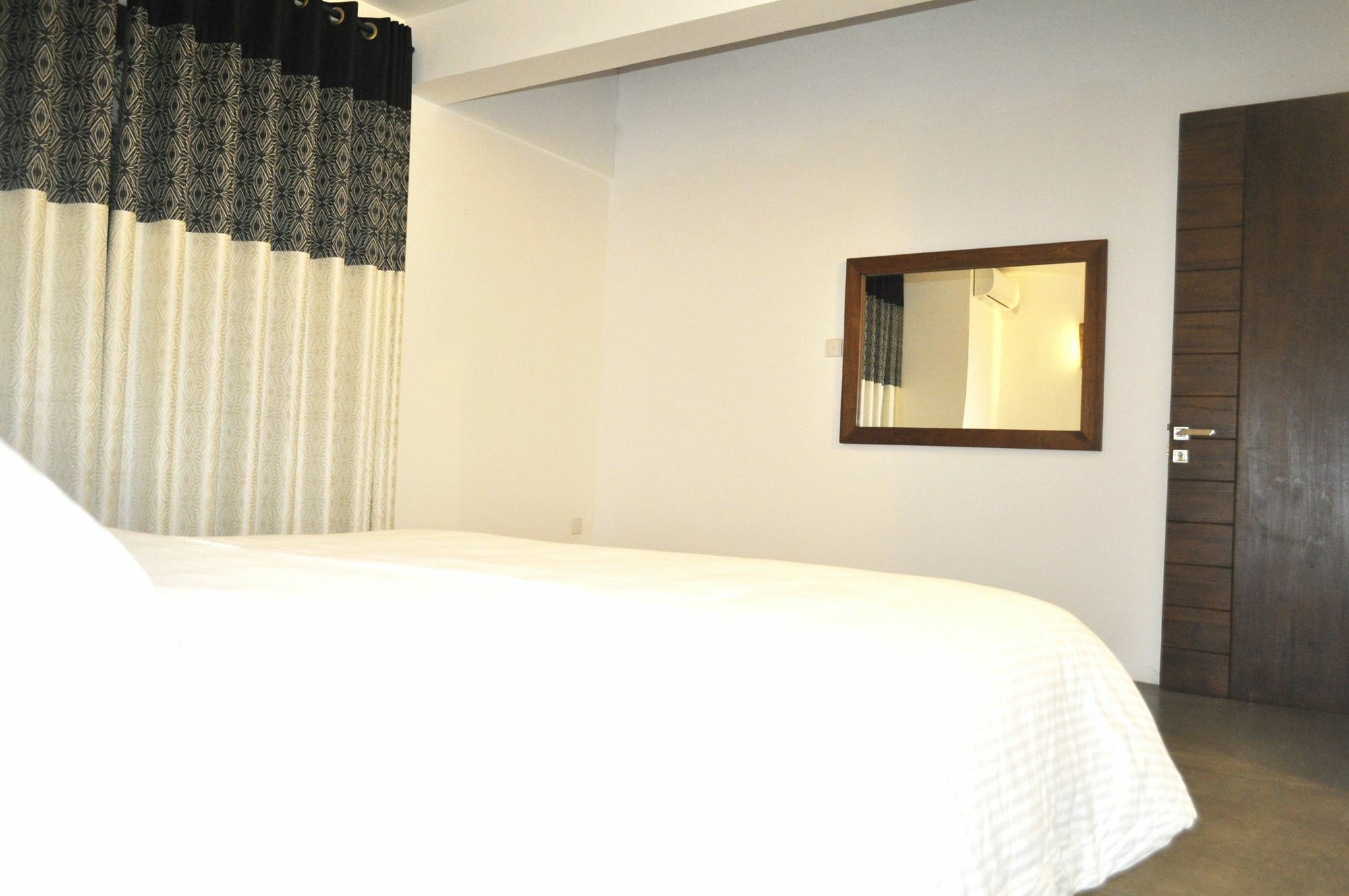 M&M Residence Kandy Esterno foto