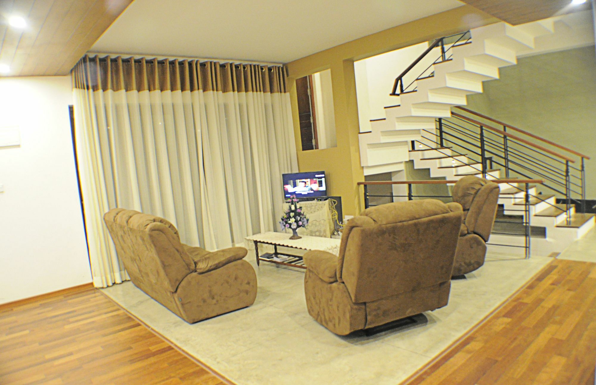 M&M Residence Kandy Esterno foto